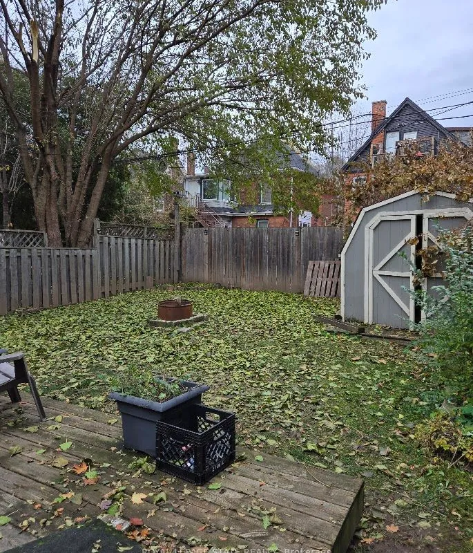 17 Fairleigh Avenue, ON L8M 2K1