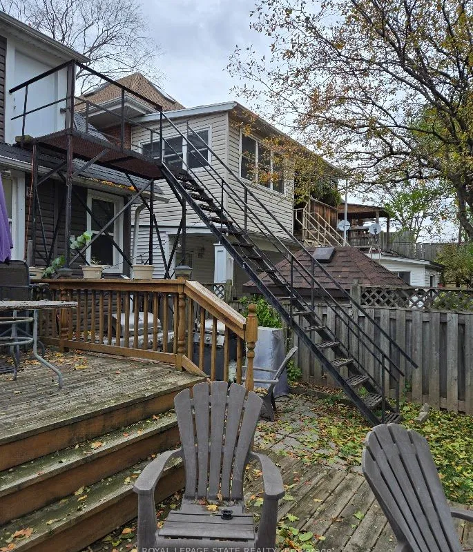 17 Fairleigh Avenue, ON L8M 2K1