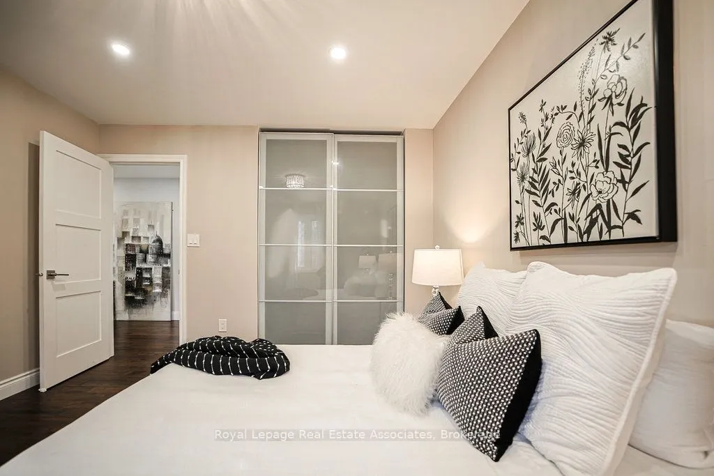 12 Valley Ridge Lane, ON L8N 2Z7