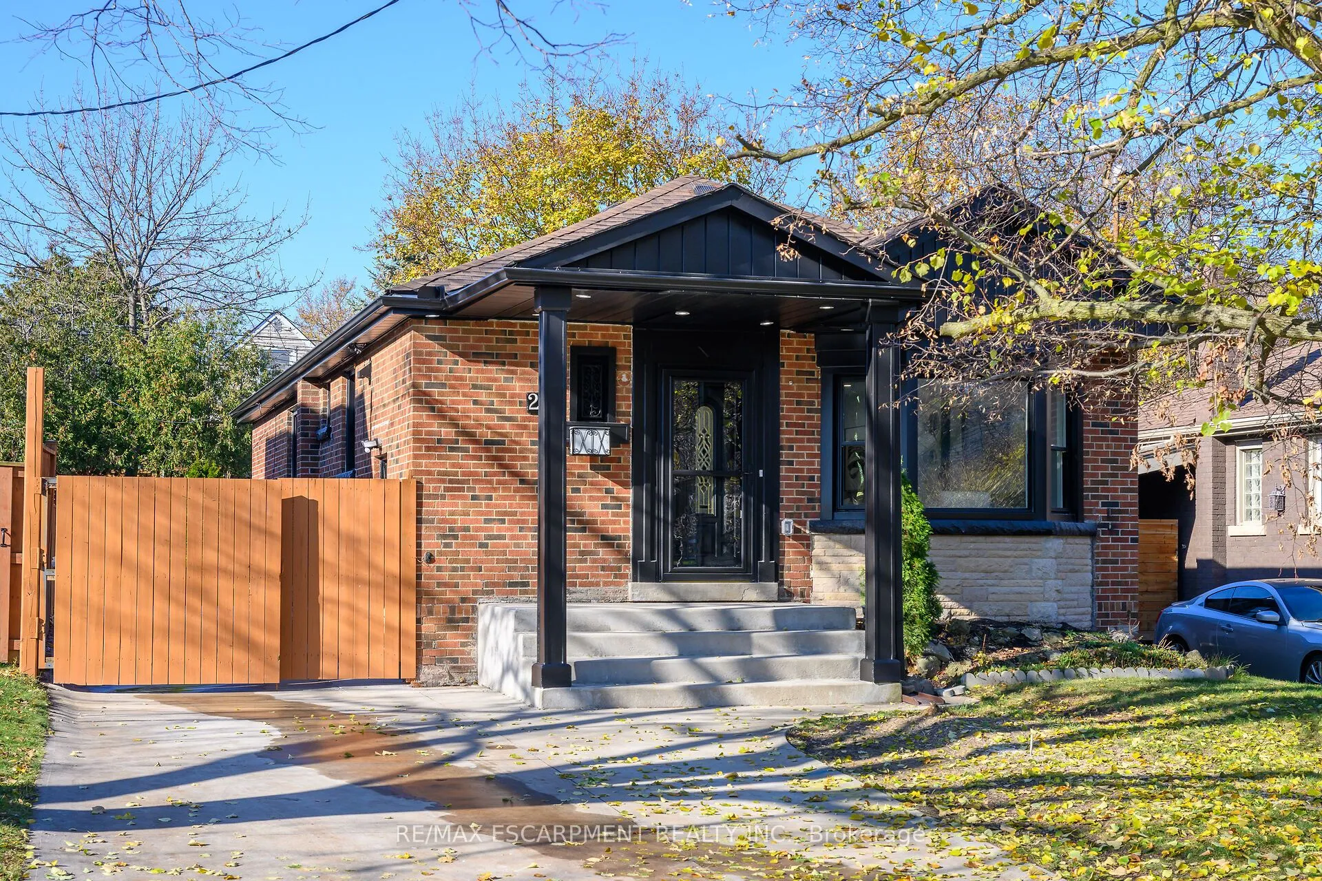 26 Martin Road, ON L8K 3N1