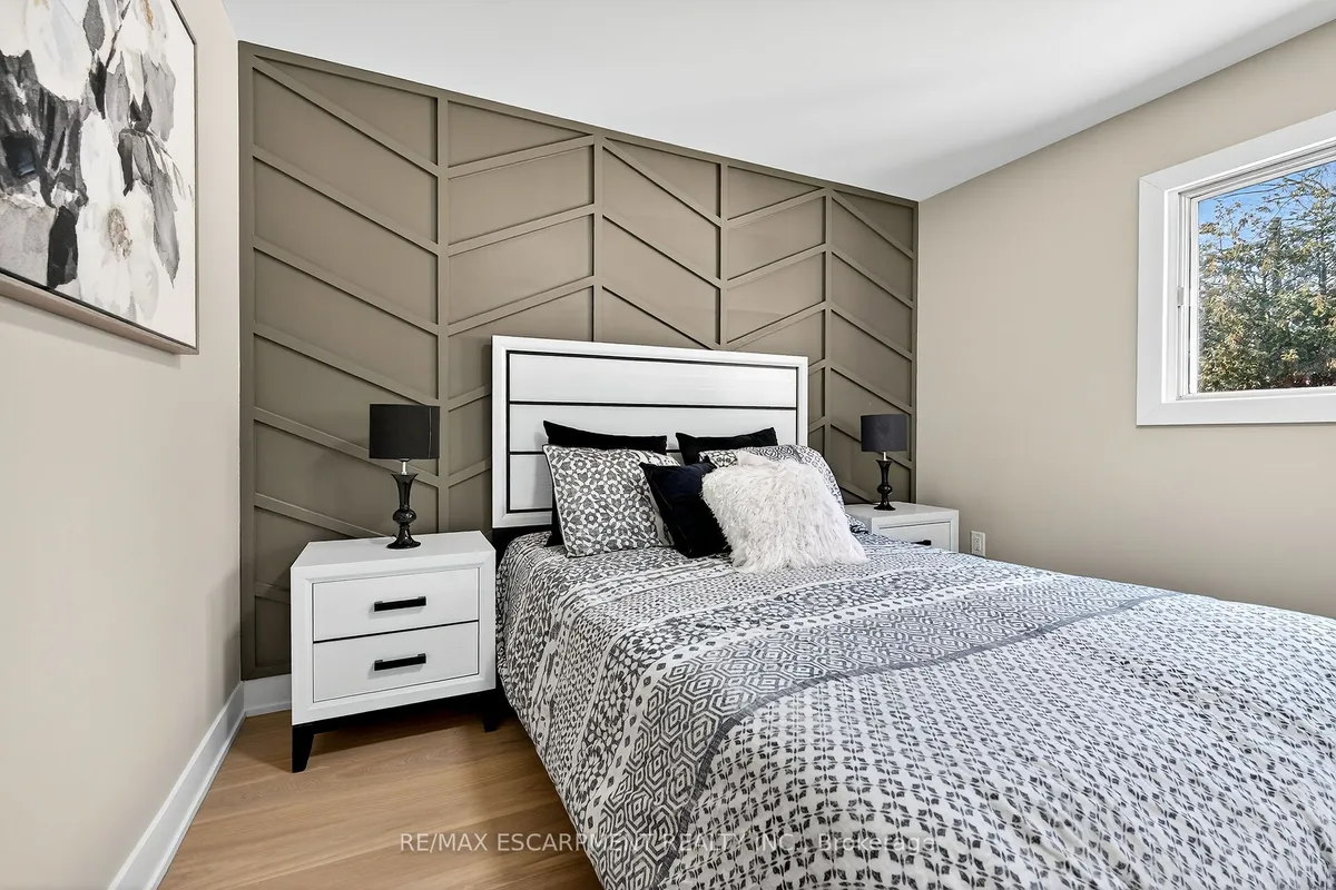 26 Martin Road, ON L8K 3N1