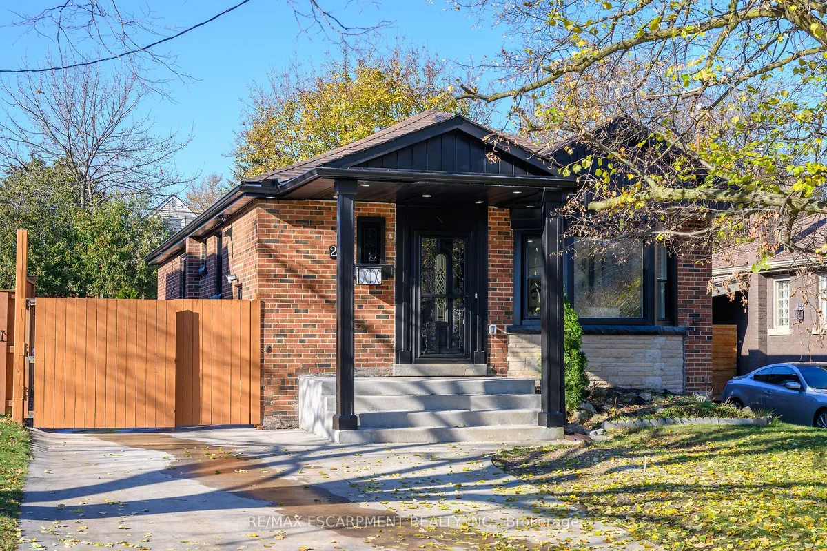 26 Martin Road, ON L8K 3N1