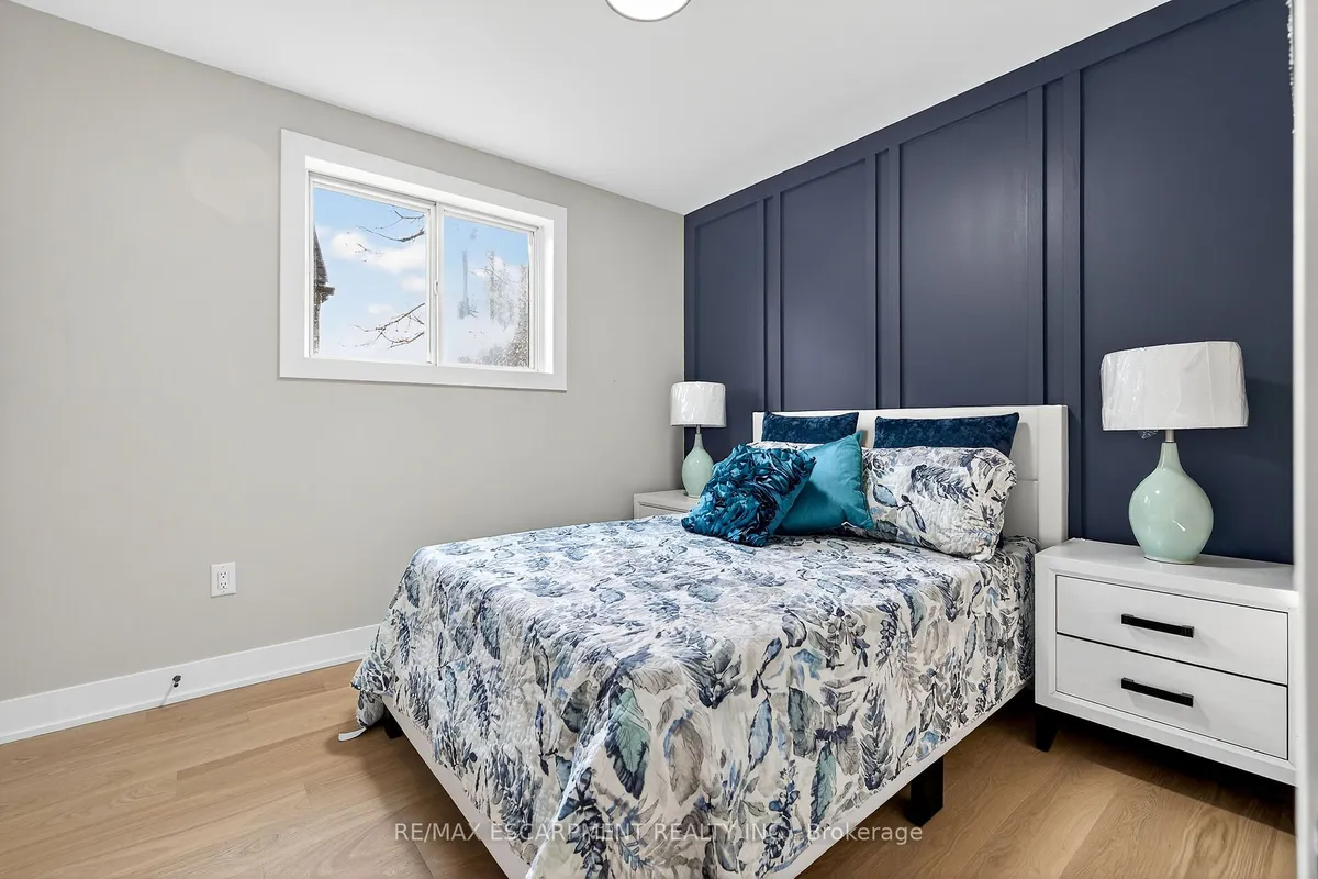 26 Martin Road, ON L8K 3N1