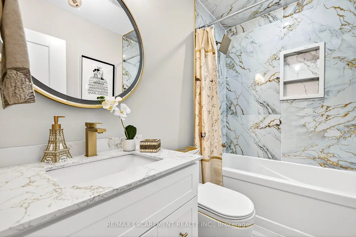 26 Martin Road, ON L8K 3N1