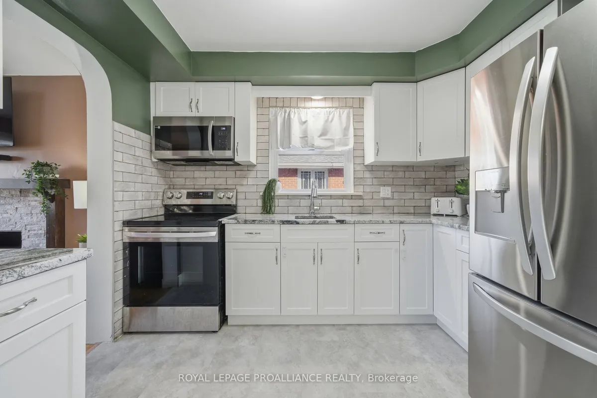 81 CRESTVIEW Avenue, ON K8N 1W6