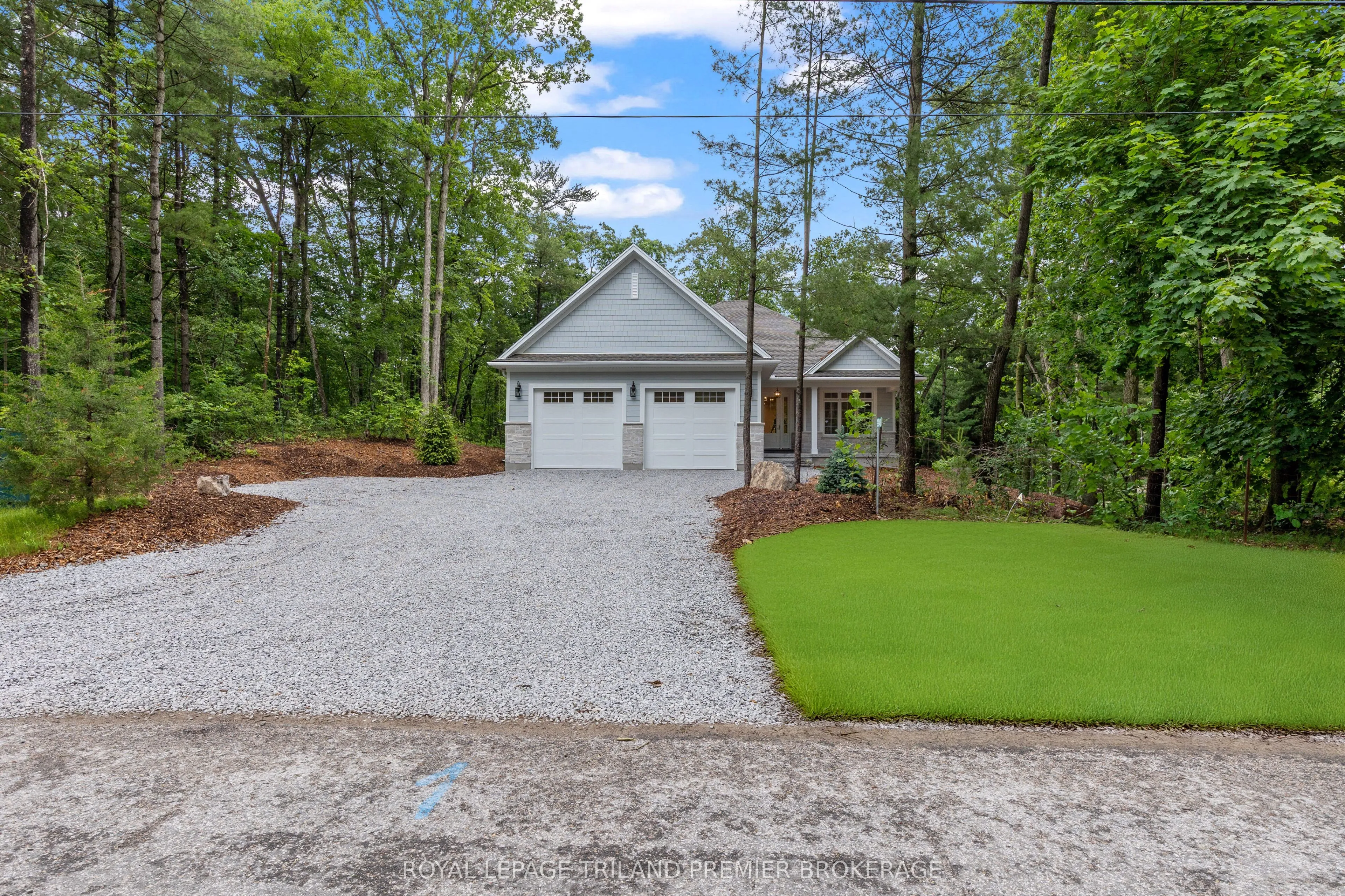 Detached 5 bedroom 4 bathroom at 9940 Ontario Street in Lambton Shores - MLS# X12564468