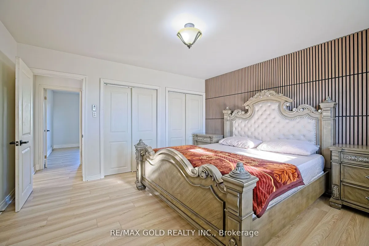 32 Oriole Avenue, ON L8E 5E4