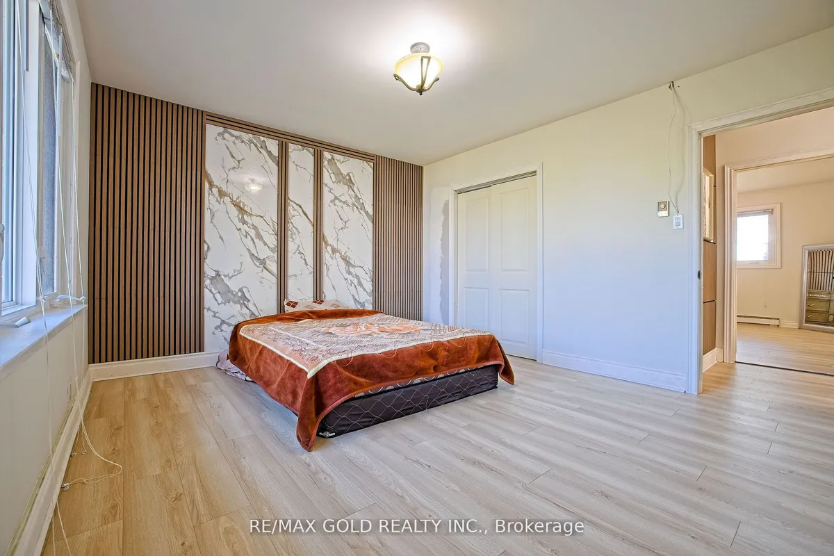 32 Oriole Avenue, ON L8E 5E4