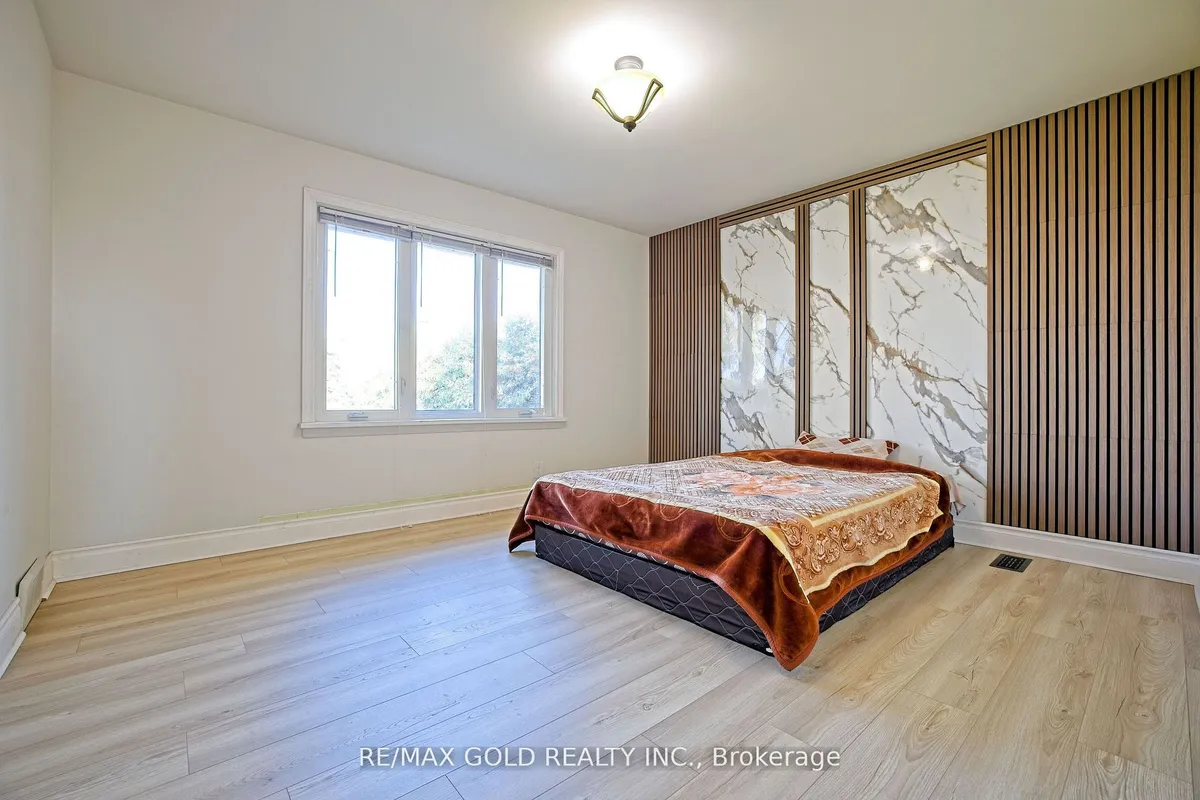 32 Oriole Avenue, ON L8E 5E4