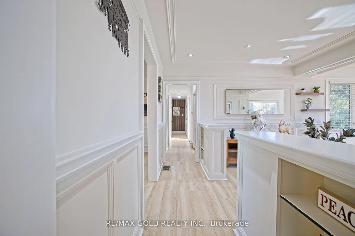 32 Oriole Avenue, ON L8E 5E4