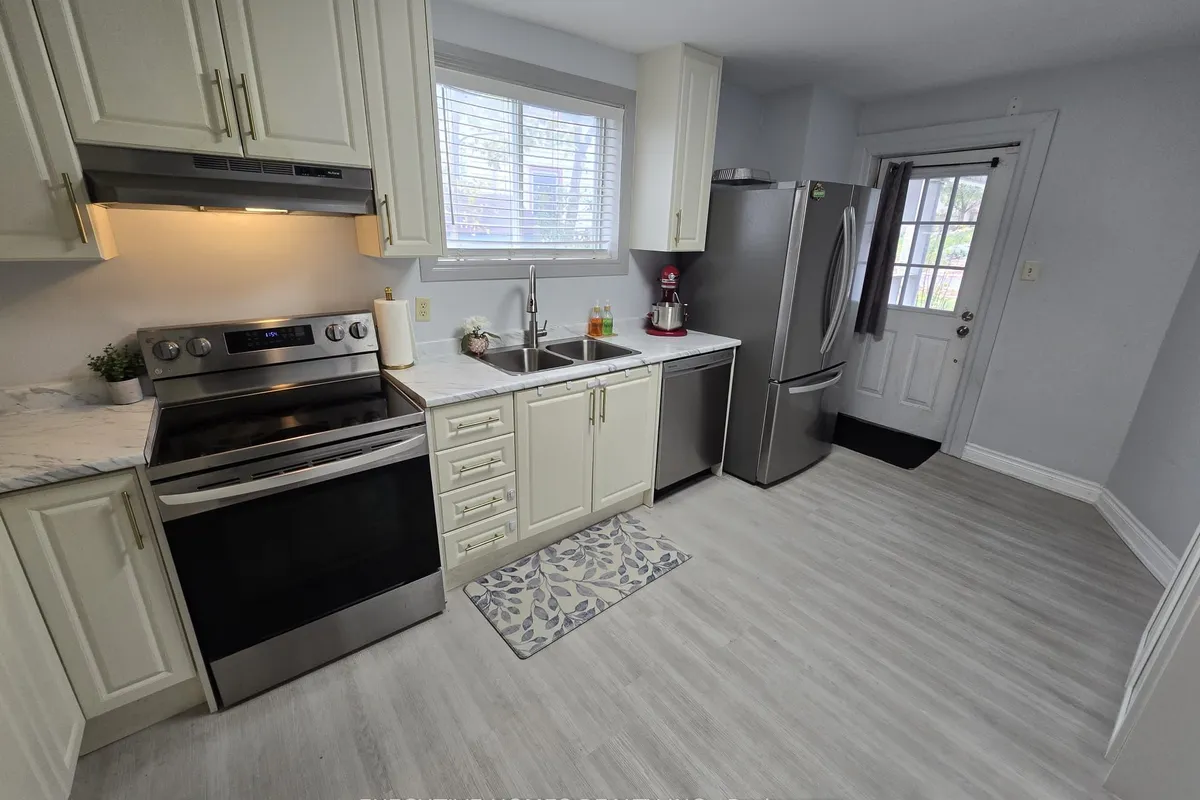 19 Cedar Street, ON K8P 3L8