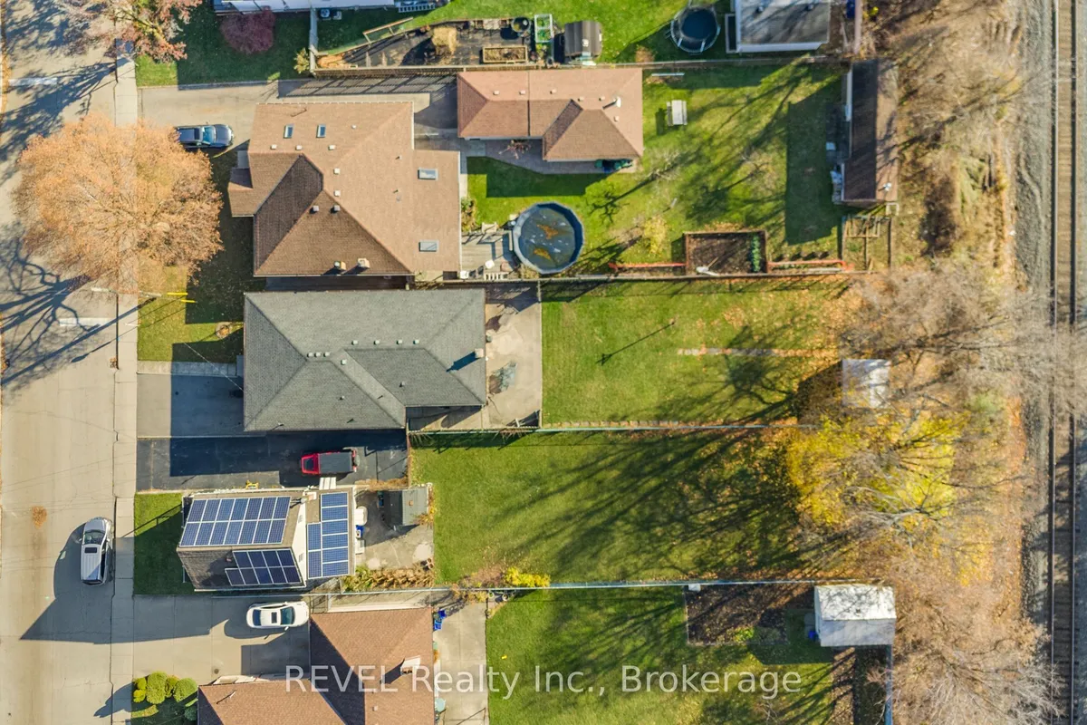 68 Hixon Road, ON L8K 2B7