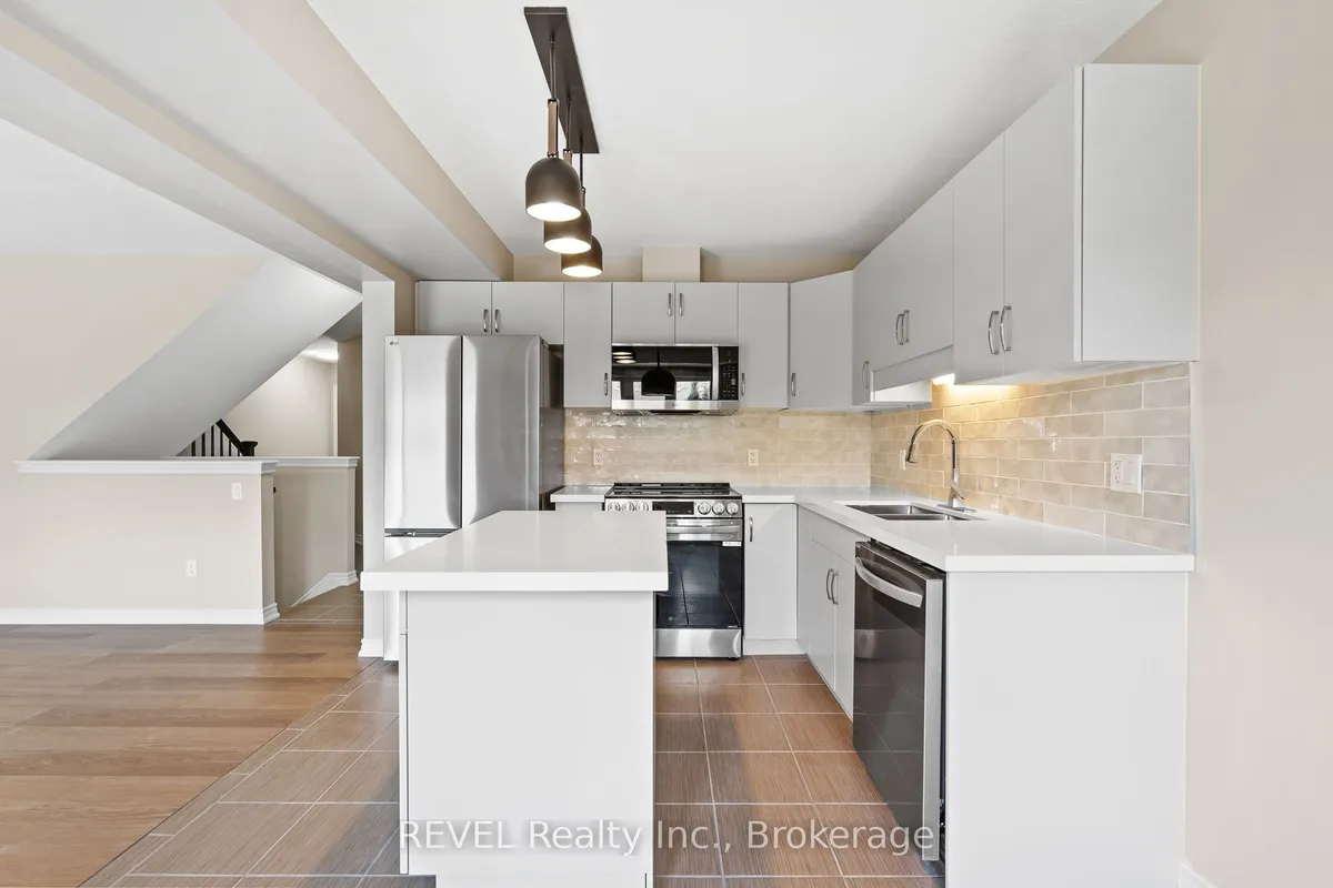 124 Roselawn Crescent, ON L3C 0B7