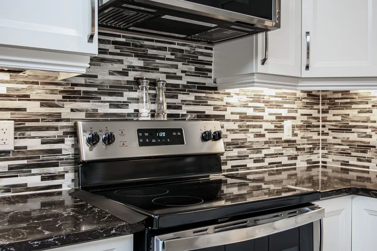 64 College Street, ON K8V 1P9