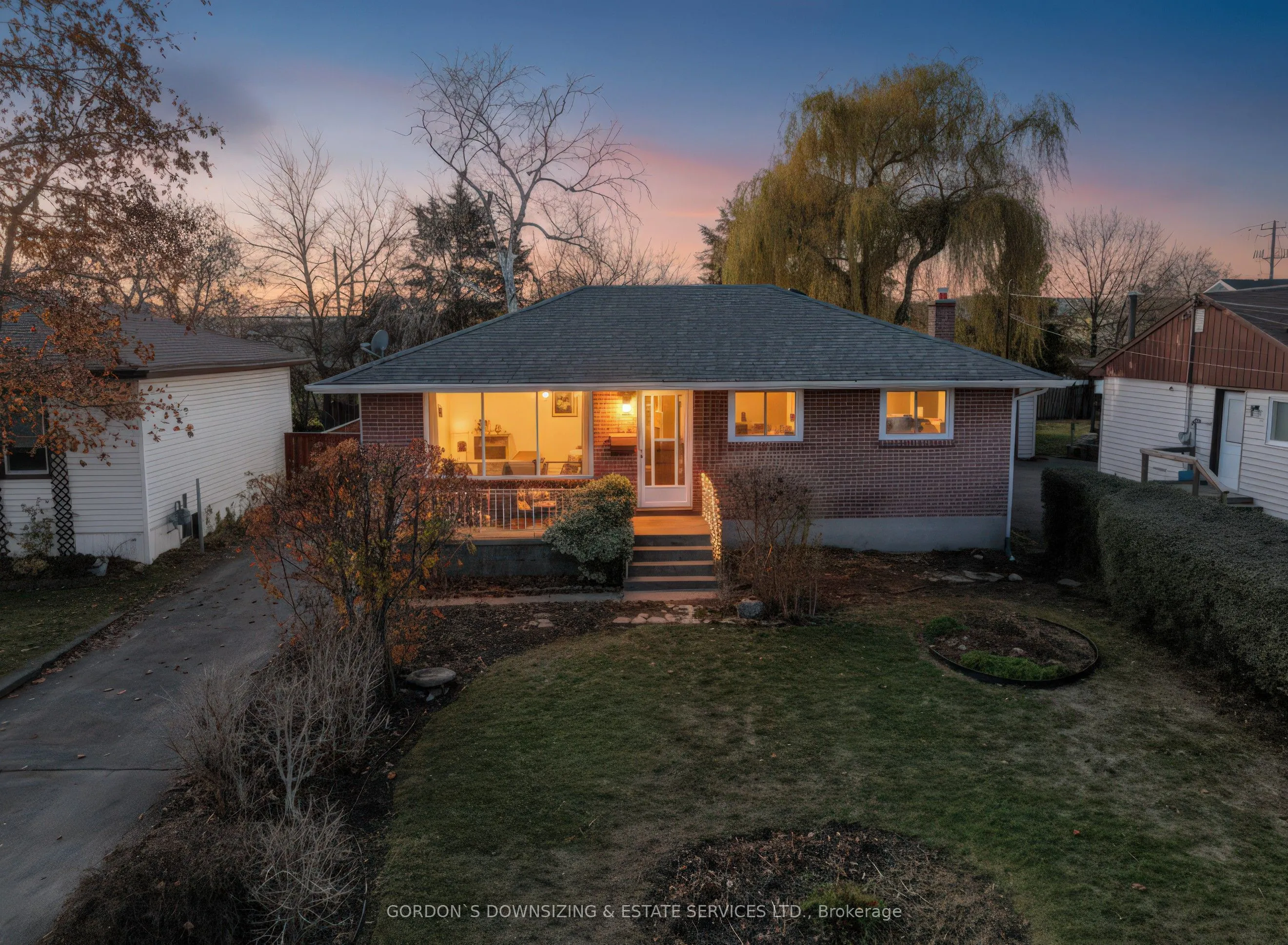 34 Elizabeth Avenue, ON K8V 2R2