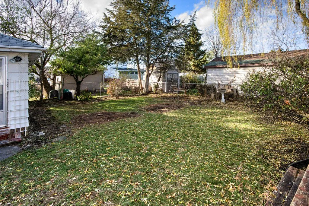 34 Elizabeth Avenue, ON K8V 2R2