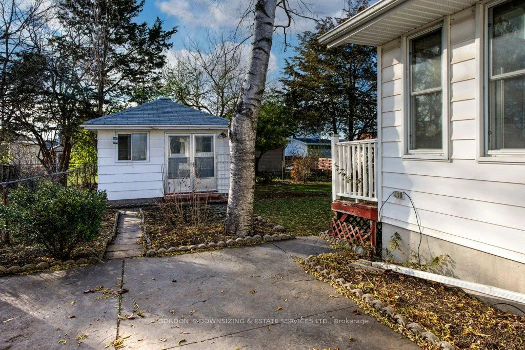 34 Elizabeth Avenue, ON K8V 2R2