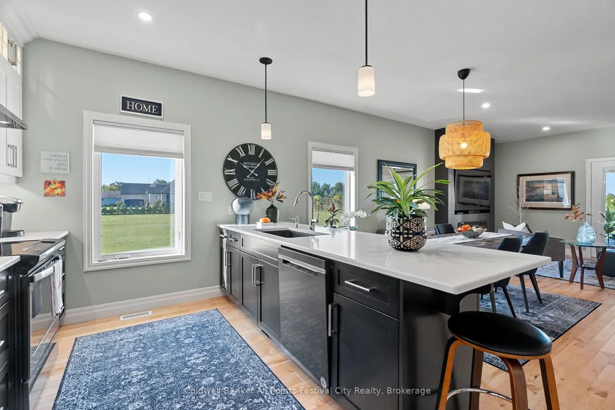 33 Wellington Street, ON N7A 3X9