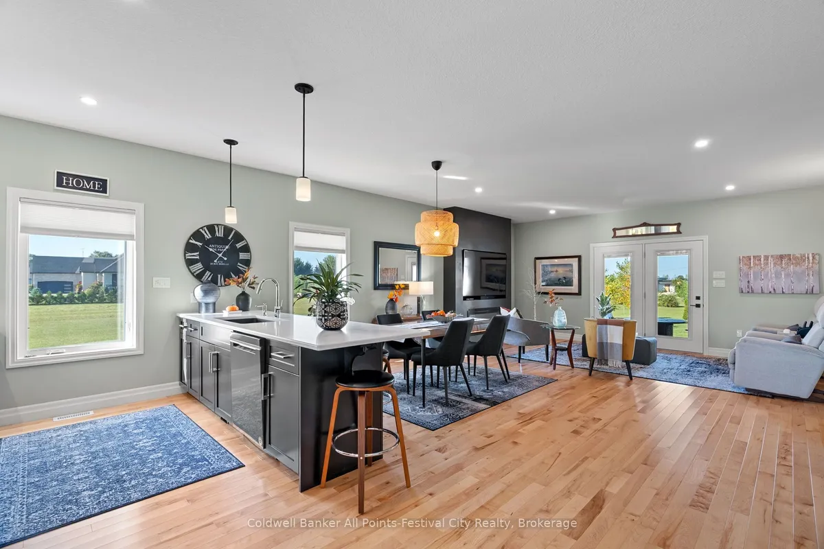 33 Wellington Street, ON N7A 3X9