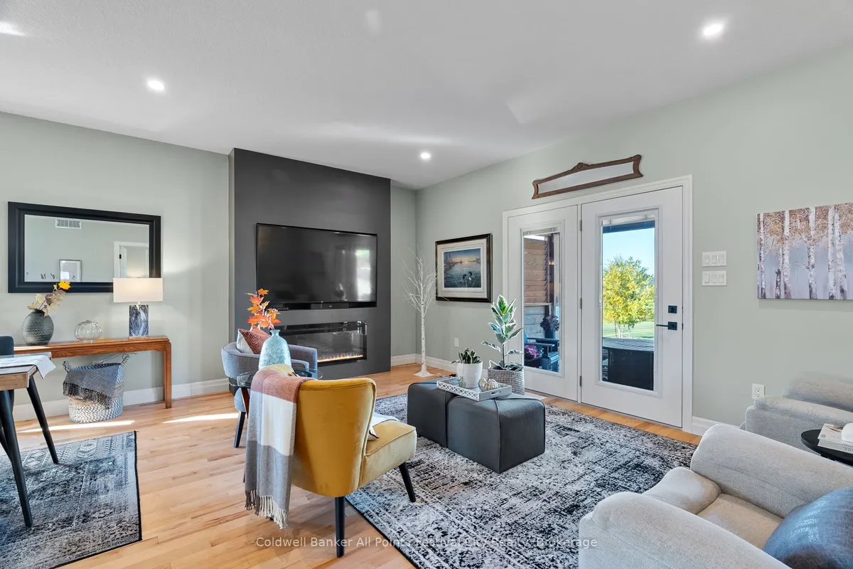 33 Wellington Street, ON N7A 3X9