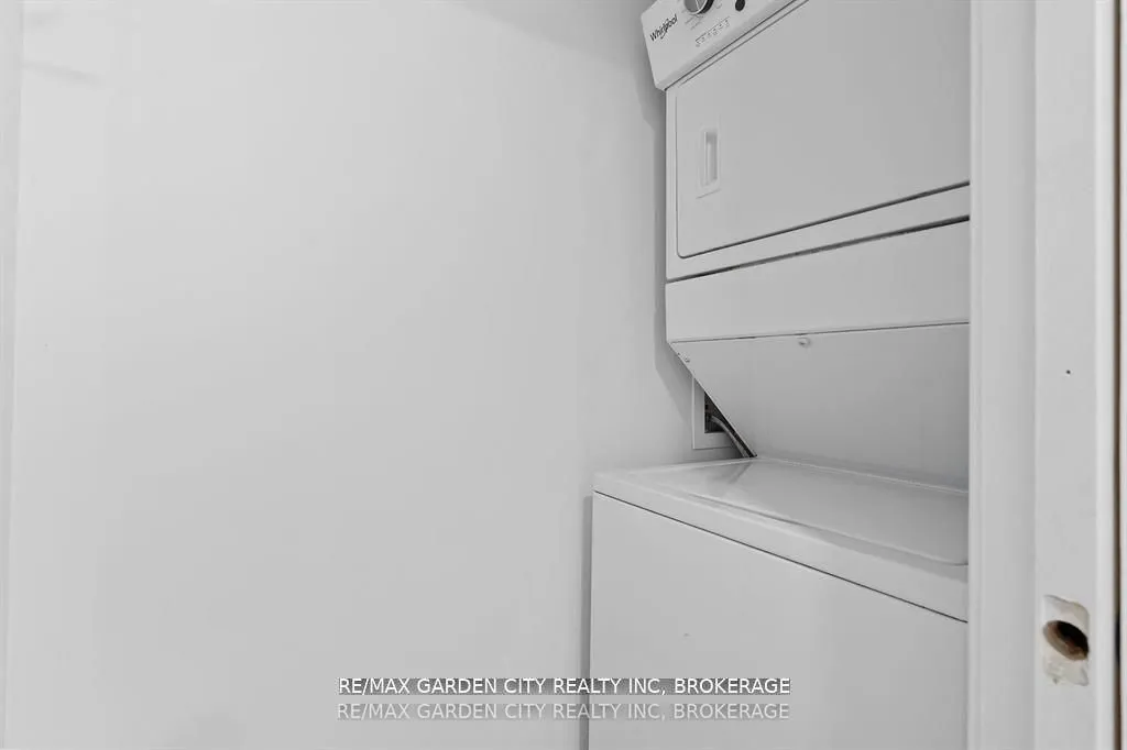 Detached interior view at 235 Lincoln Road Fort Erie