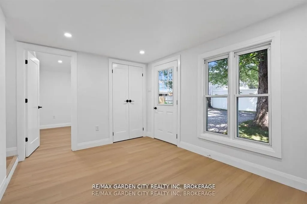 Detached kitchen at 235 Lincoln Road Fort Erie