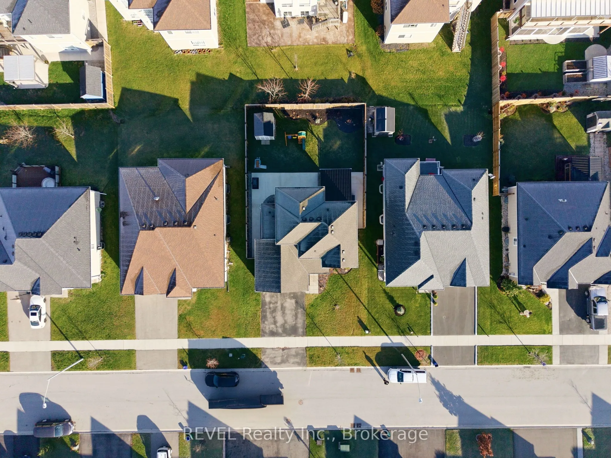 Detached interior view at 1058 Meadowood Street Fort Erie