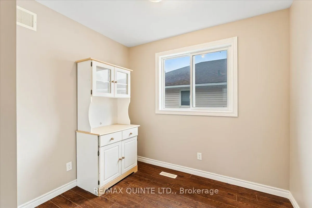 240 College Street, ON K8N 2V9