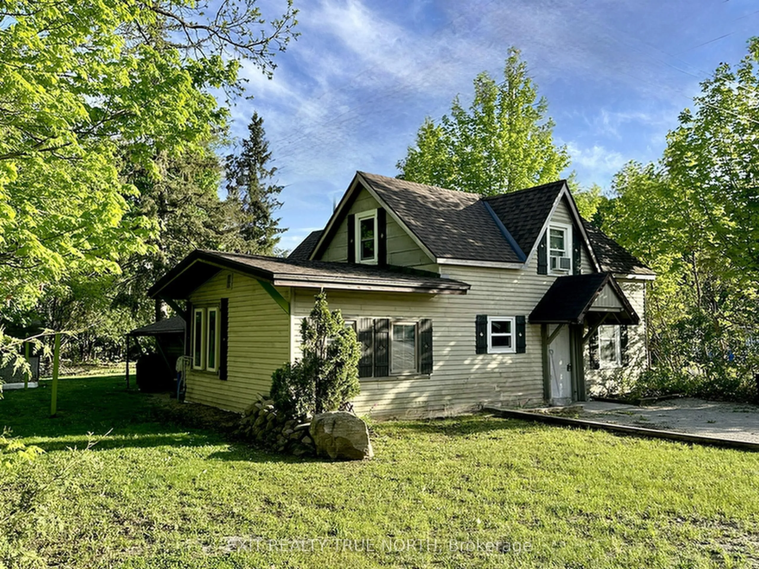 Fourplex 5 bedroom 4 bathroom at 211 Bishop Street in Gravenhurst - MLS# X12566518