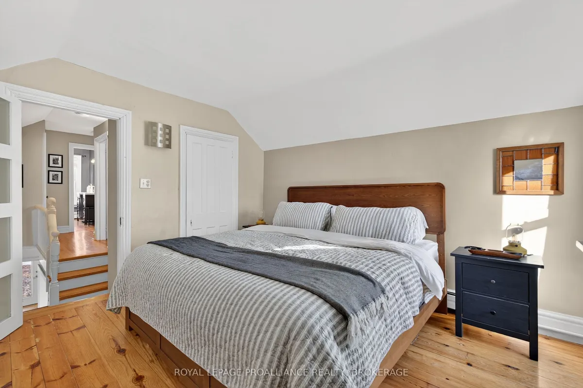 16 Pine Street, ON K7K 1W1