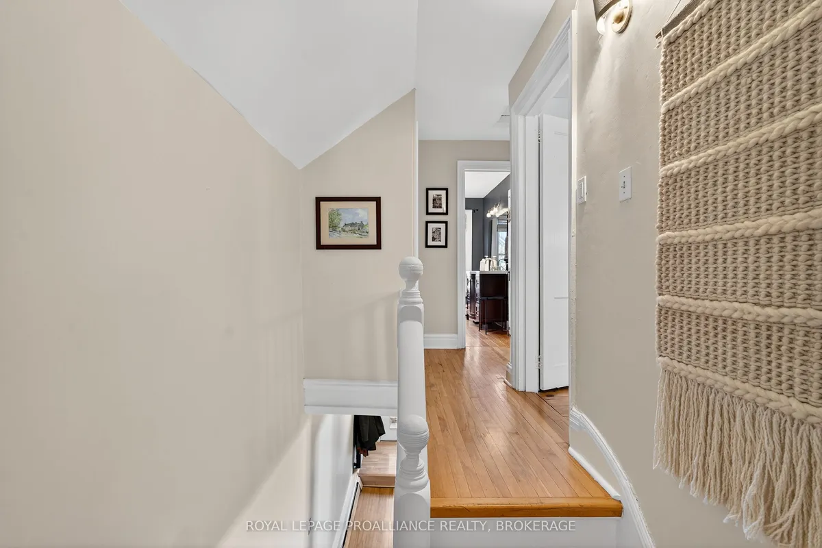 16 Pine Street, ON K7K 1W1