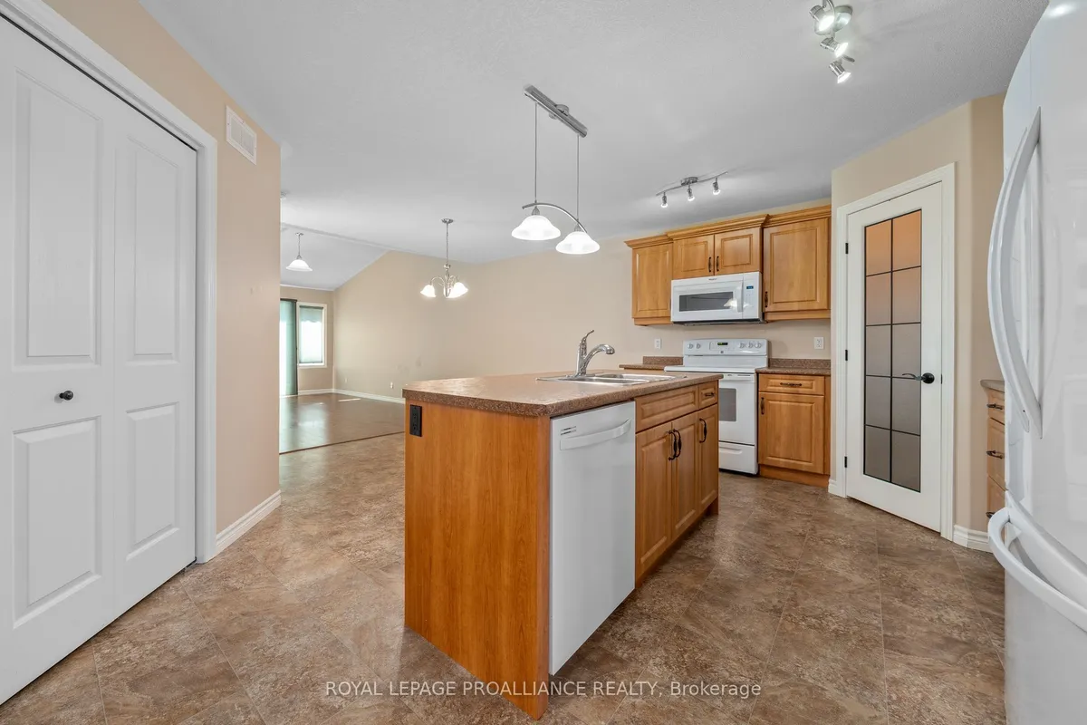 22 CHINOOK Street, ON K8P 0C4