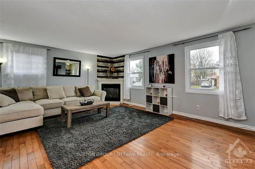 Detached living room at 20 Dundegan Drive Kanata