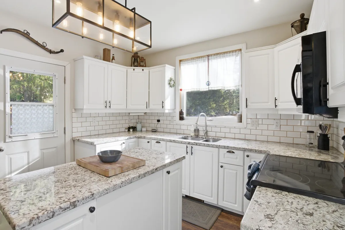 185 Muskoka Rd 10 Road, ON P0B 1L0