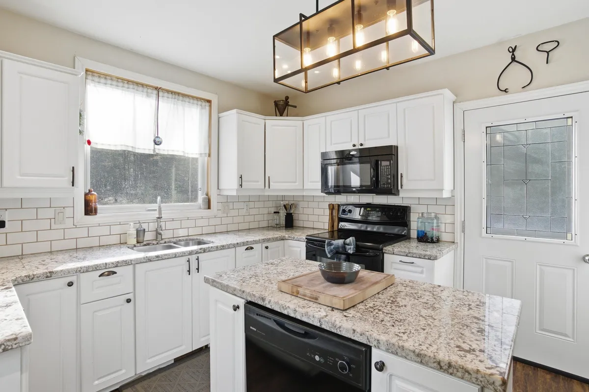 185 Muskoka Rd 10 Road, ON P0B 1L0