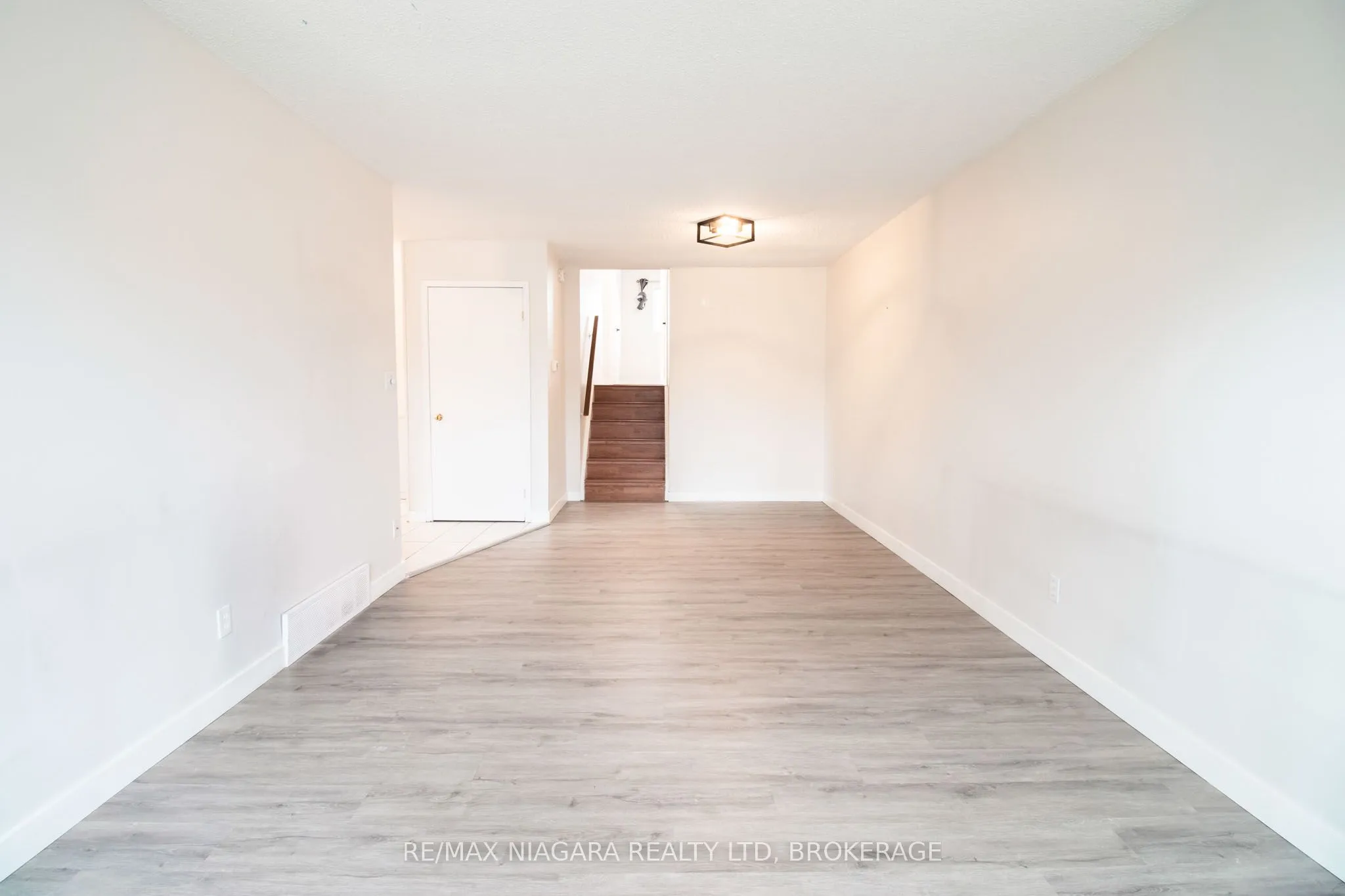 100 Terrace Avenue, ON L3C 2C4