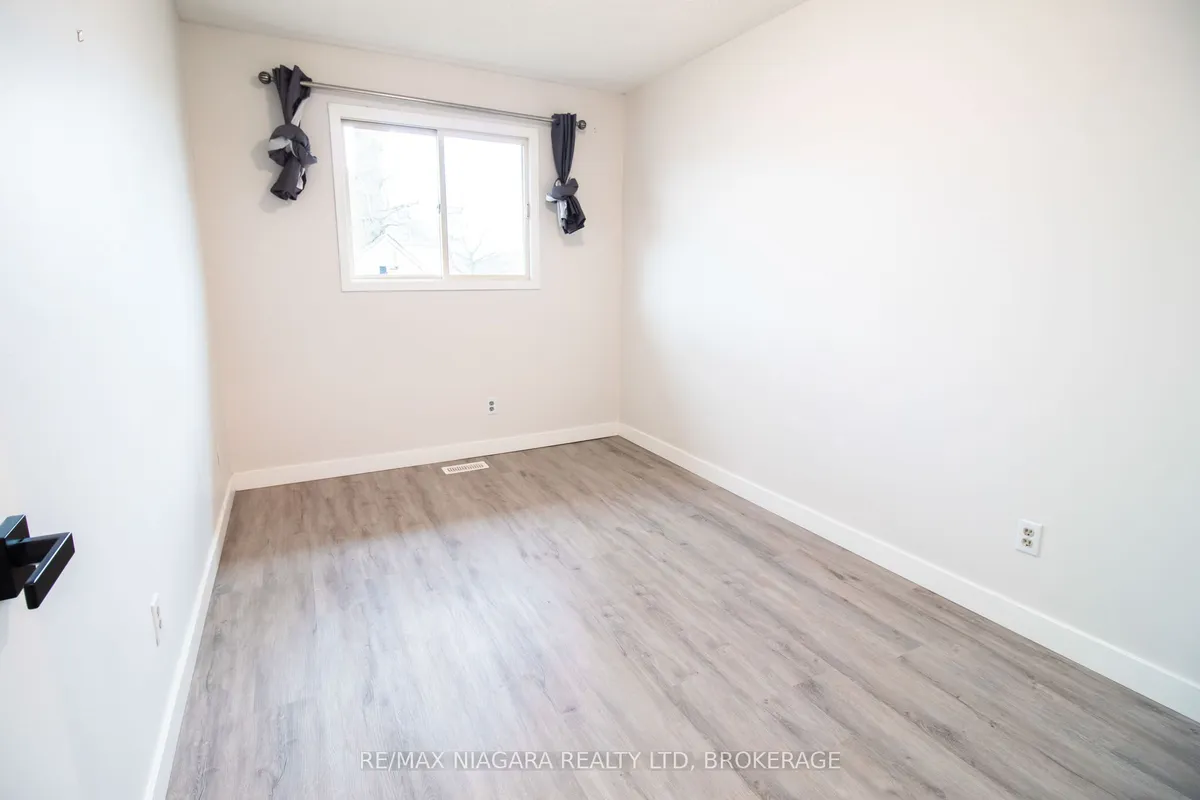 100 Terrace Avenue, ON L3C 2C4