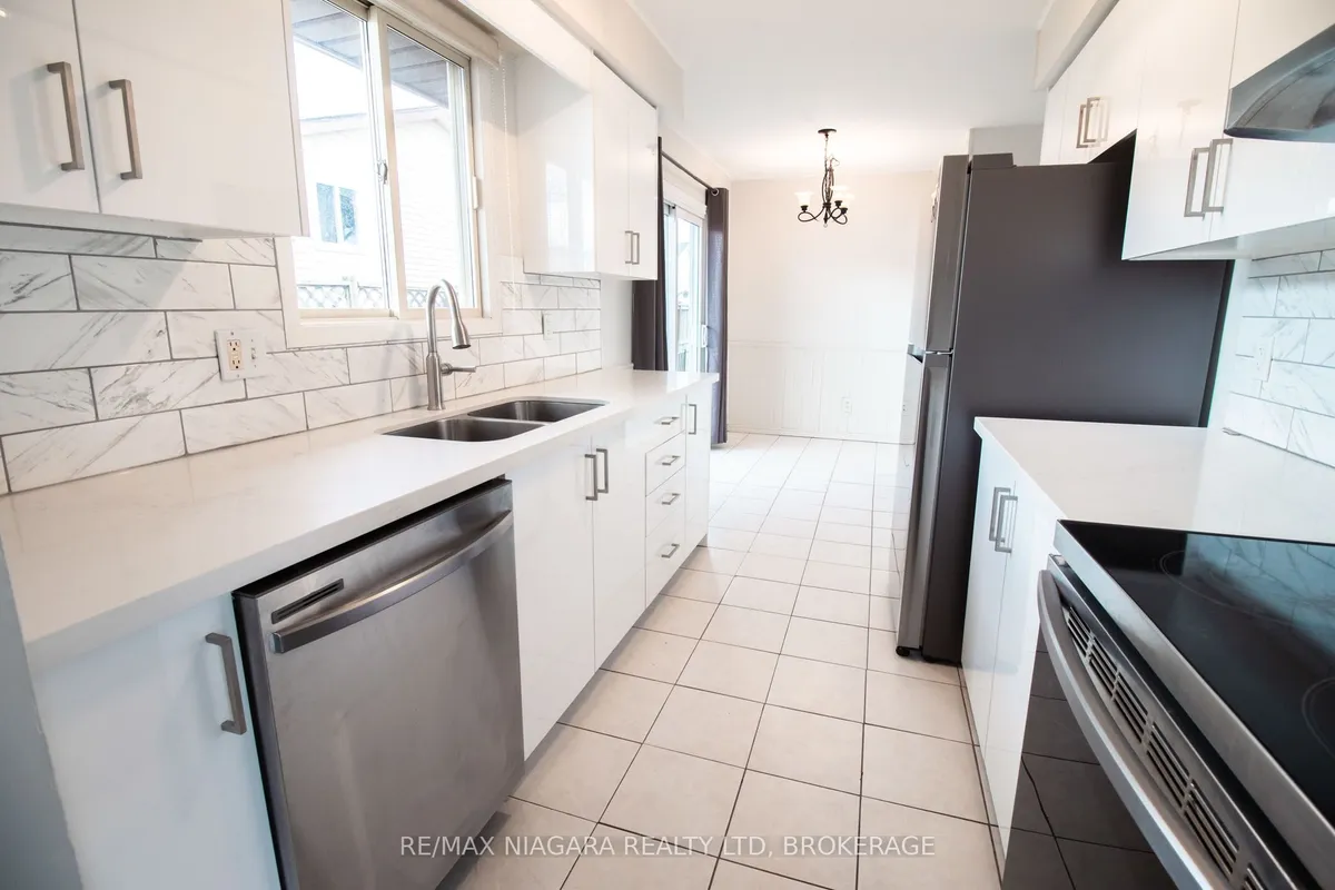 100 Terrace Avenue, ON L3C 2C4