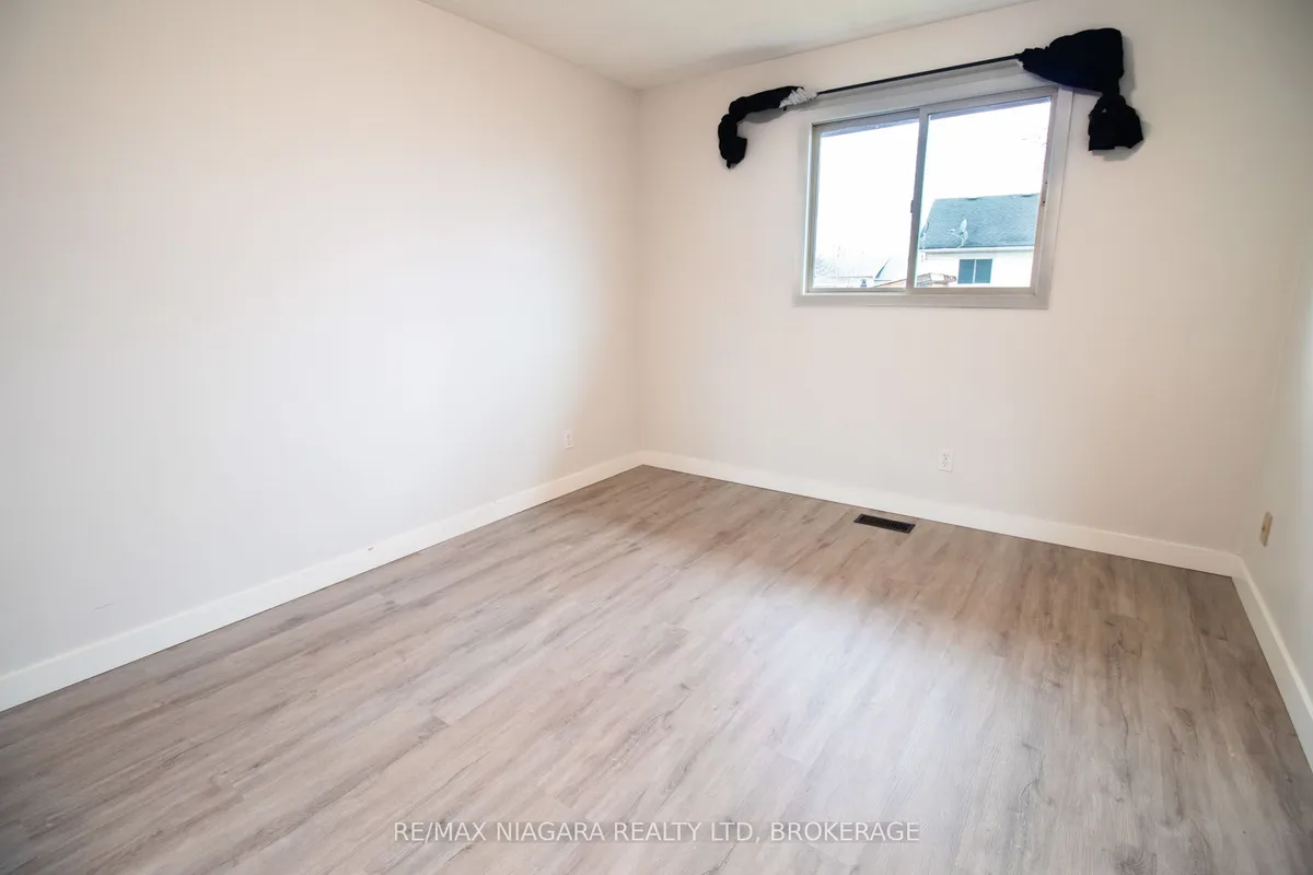 100 Terrace Avenue, ON L3C 2C4