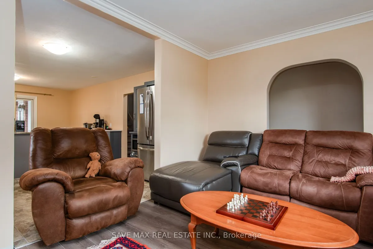 467 Stirling Avenue, ON N2M 3J3