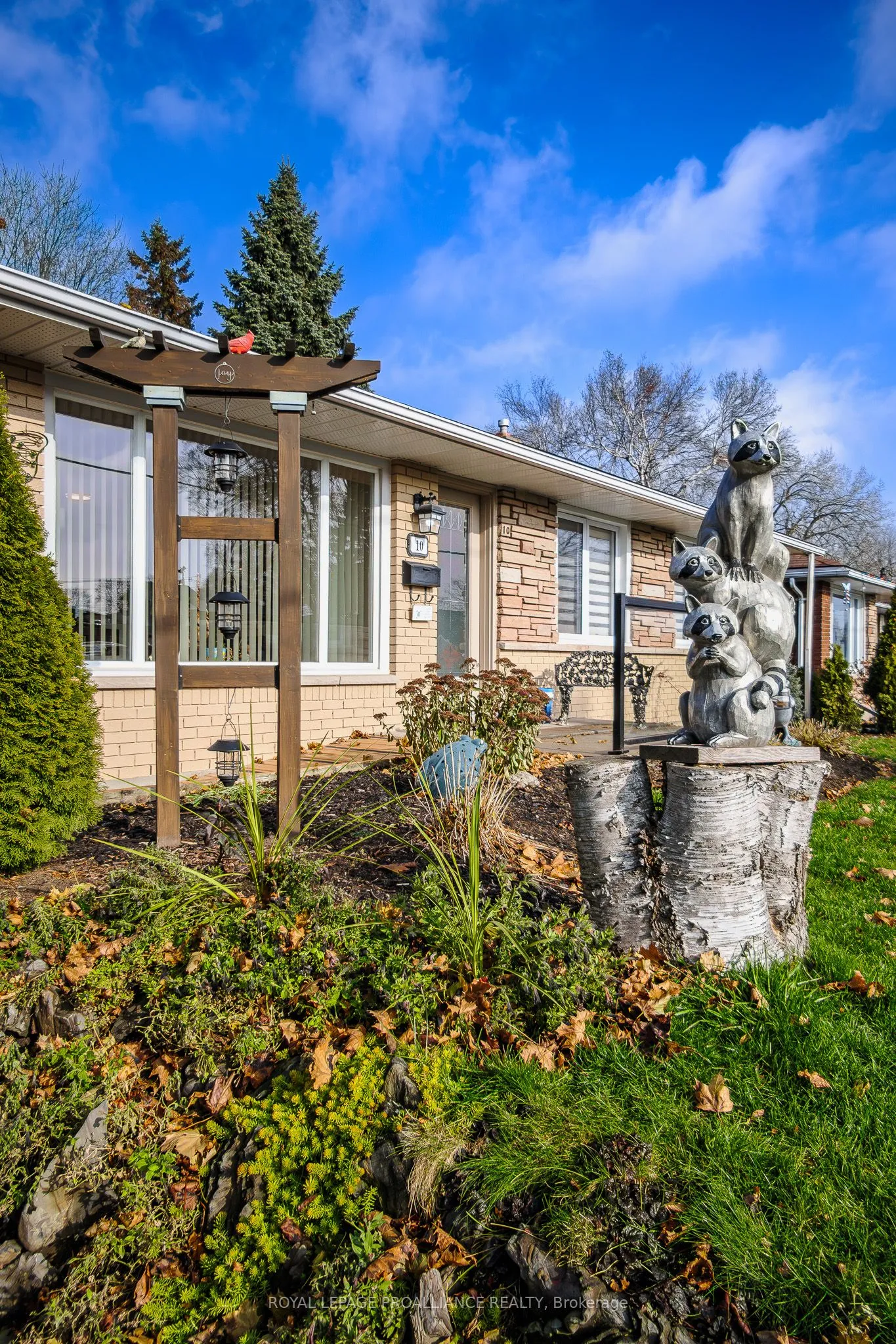 10 Devere Gardens, ON K8V 3M3