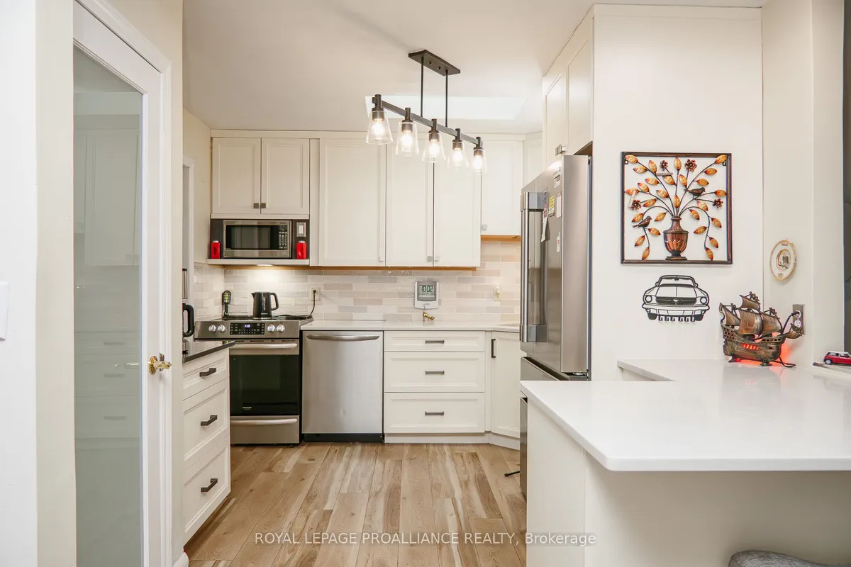 10 Devere Gardens, ON K8V 3M3