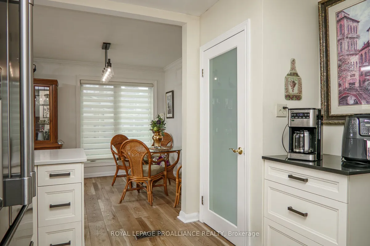 10 Devere Gardens, ON K8V 3M3