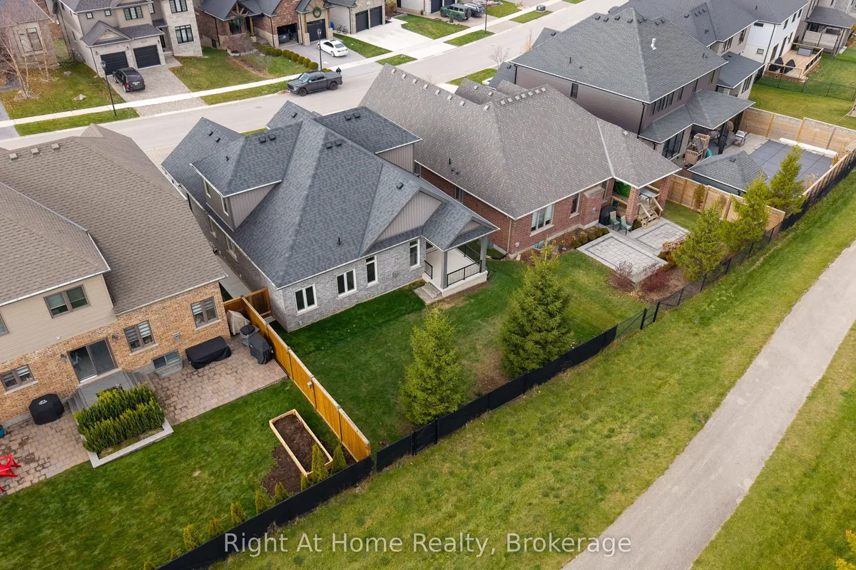 1038 Trailsway Avenue, ON N6K 0J2