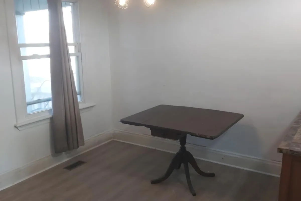 82 Cambridge Avenue, ON L8H 1T6