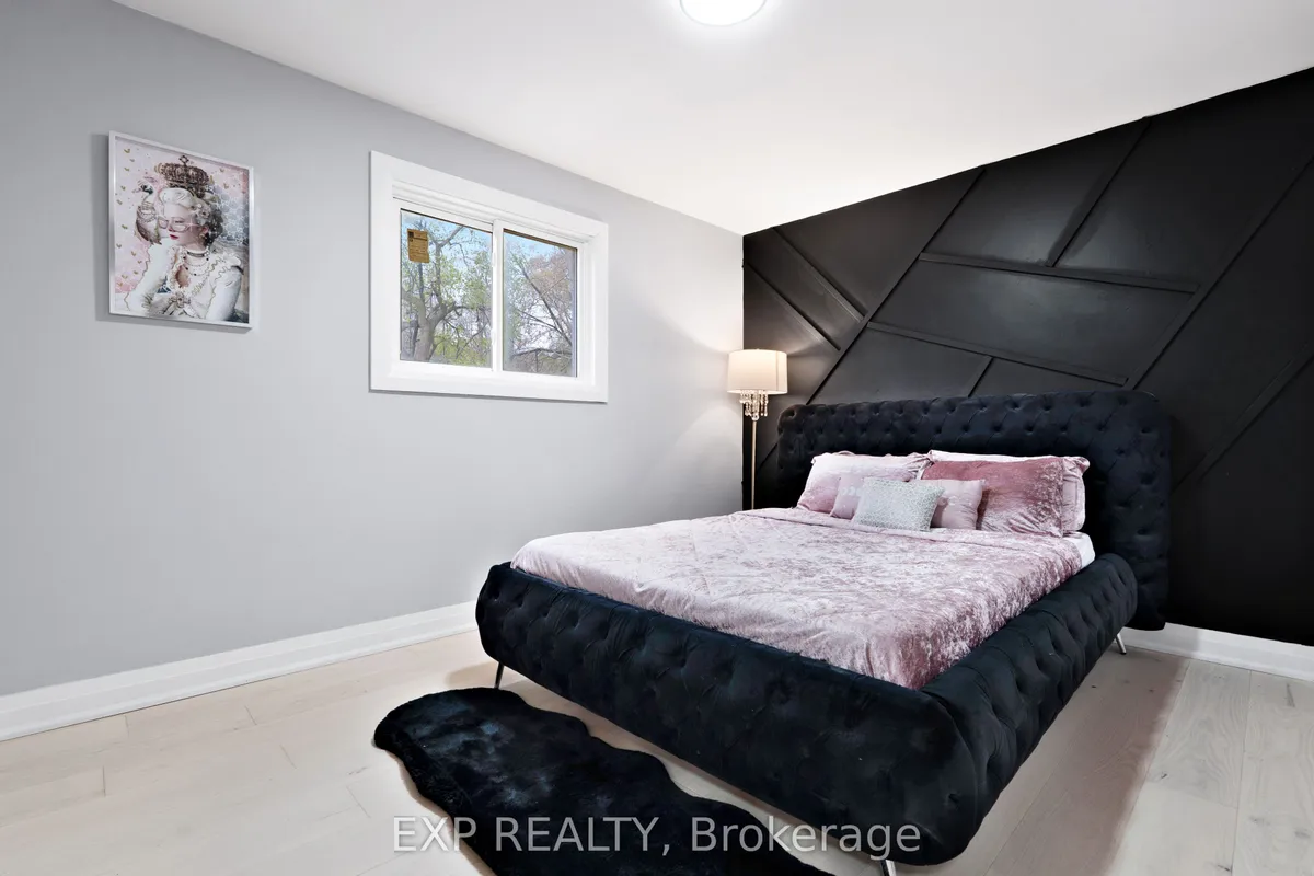 19 Broad Street, ON N3R 7E1