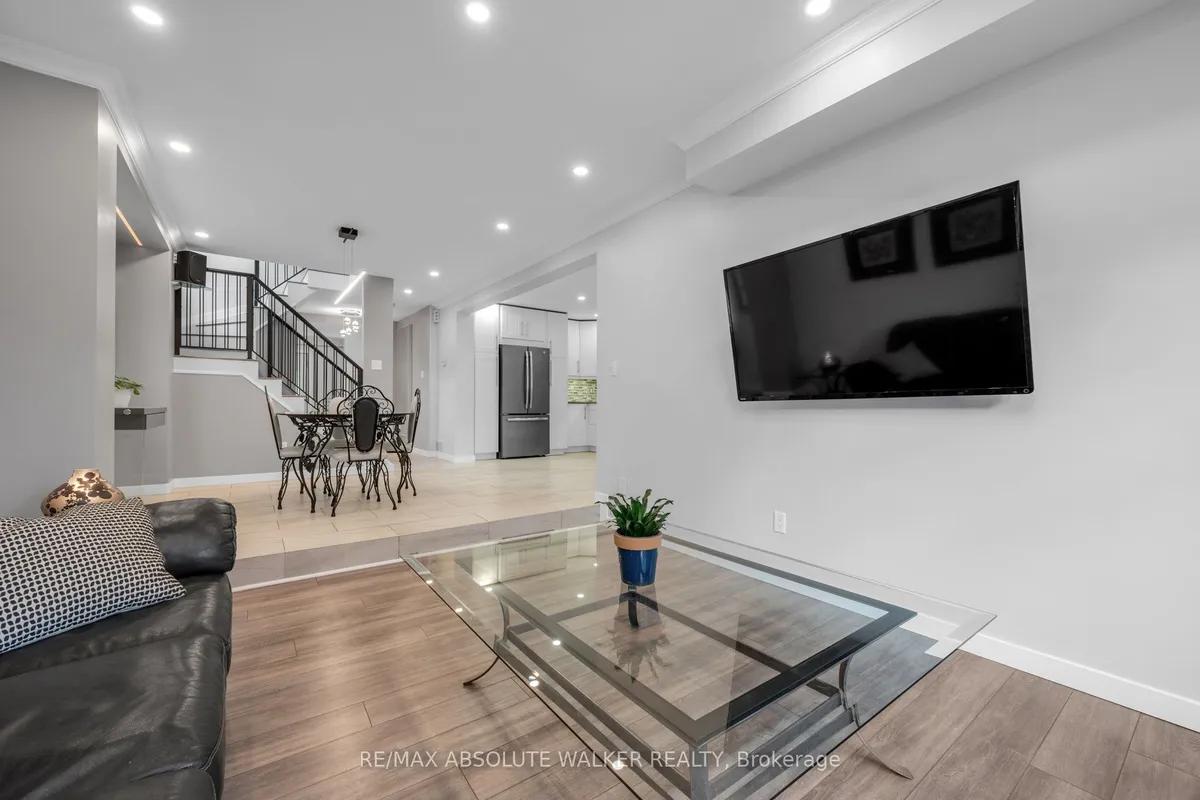 32 Acklam Terrace, ON K2K 2H5