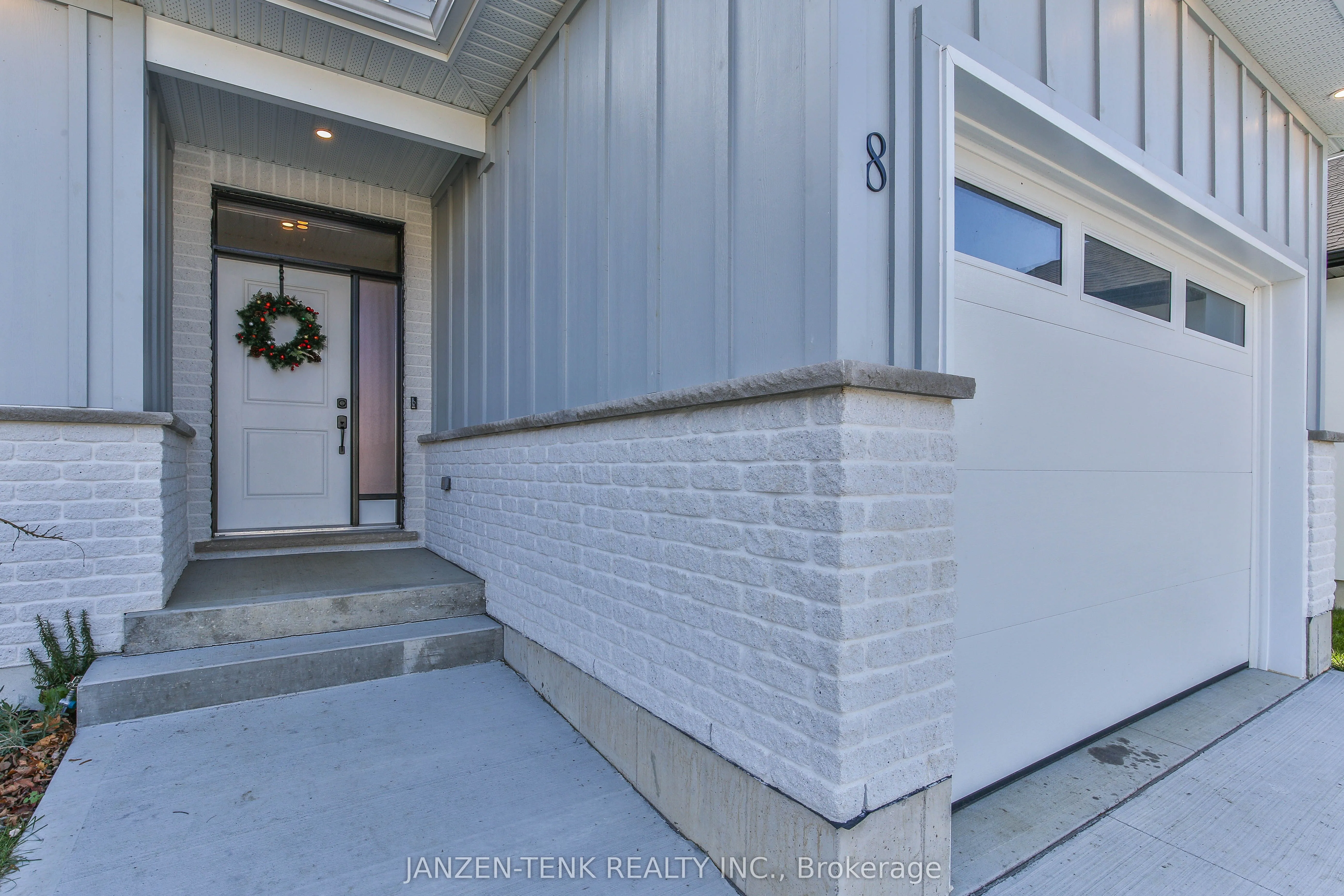 8 Charles Court, ON N0J 1T0