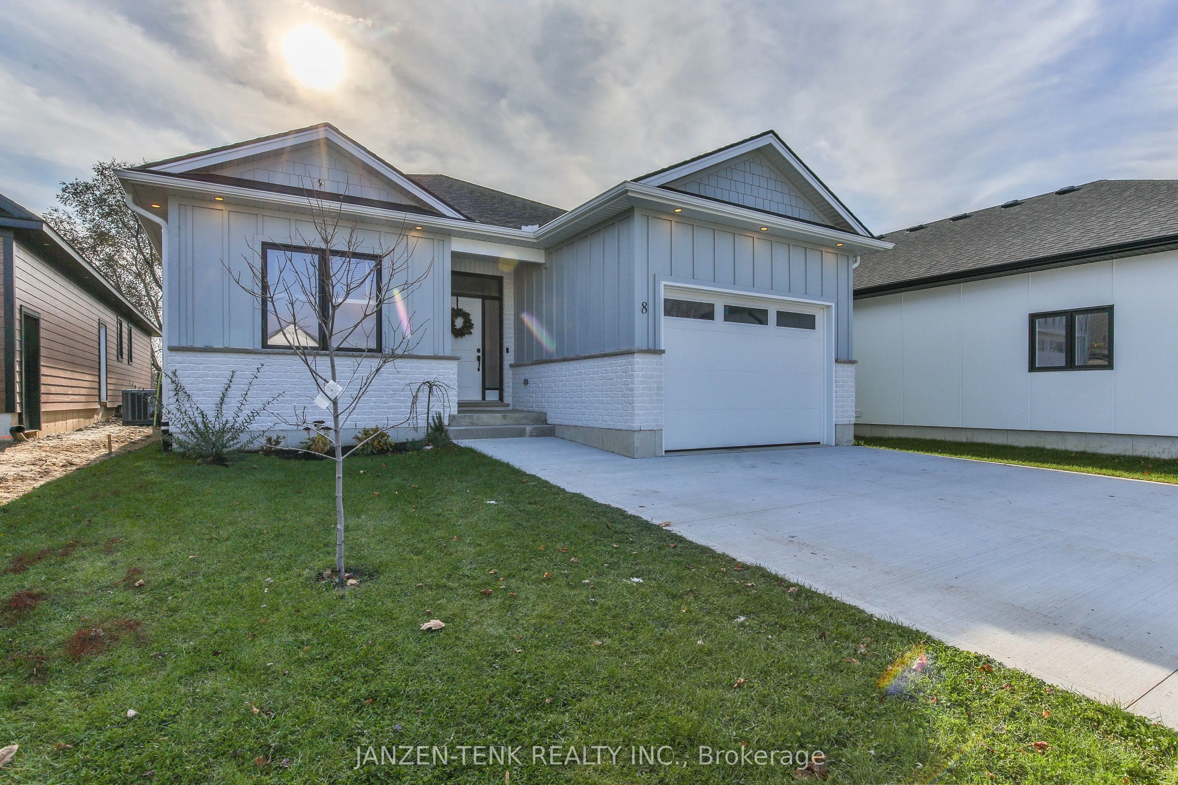 8 Charles Court, ON N0J 1T0