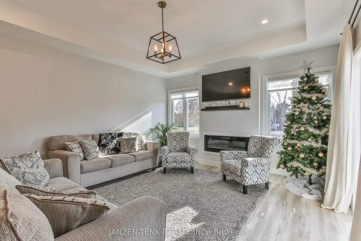 8 Charles Court, ON N0J 1T0